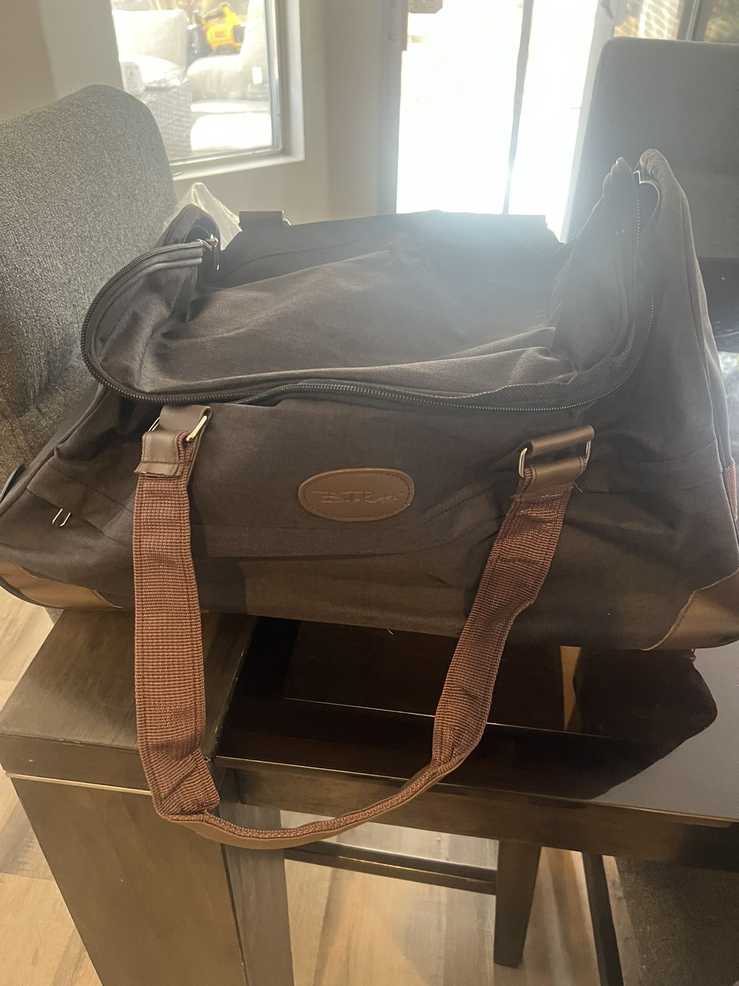 New Duffle Bag With Roller