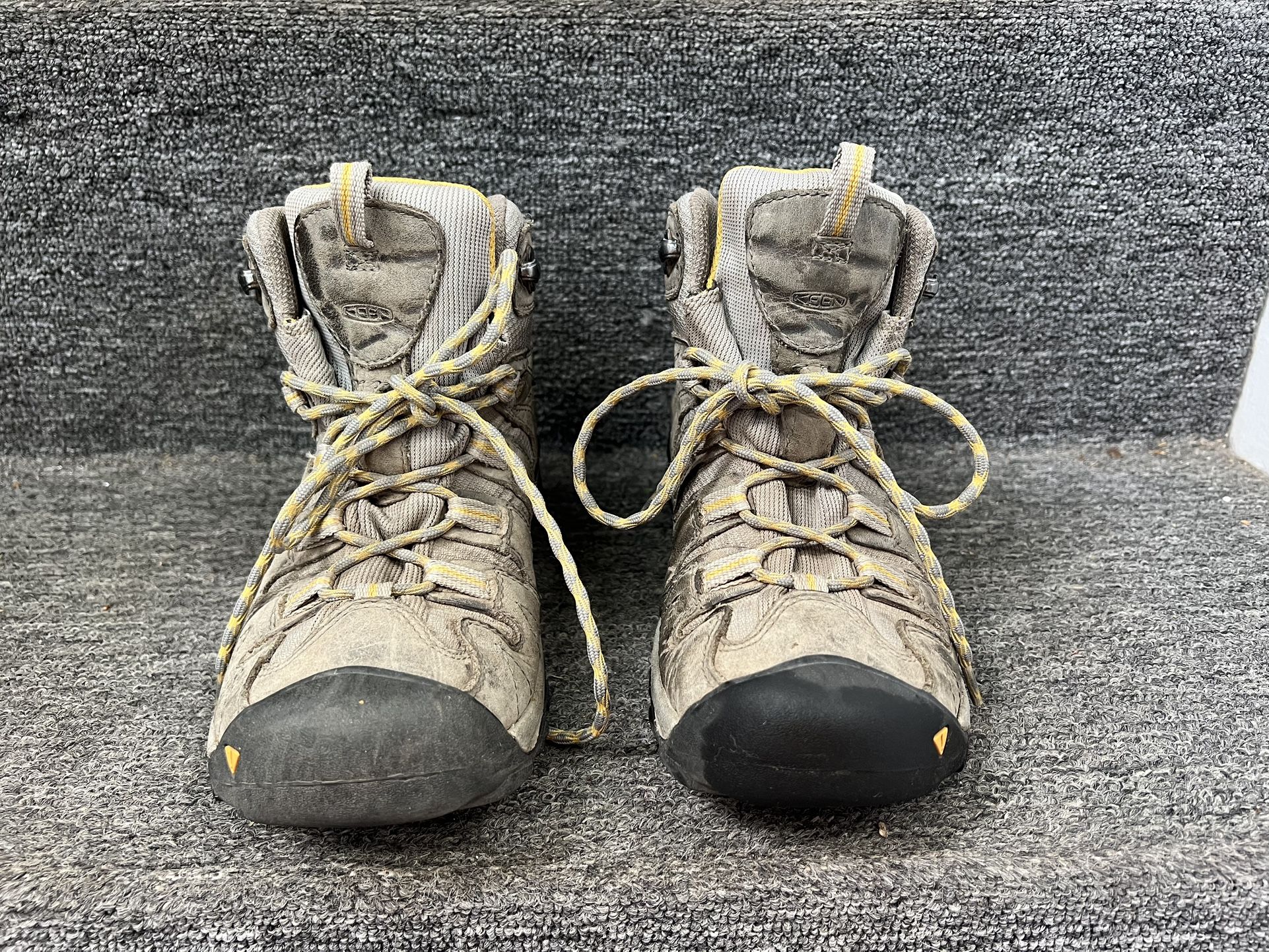 Keen Hiking Shoes Women’s 8