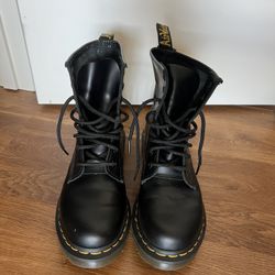  Size 6 (US) Woman’s Dr. Martens 1460 black smooth leather