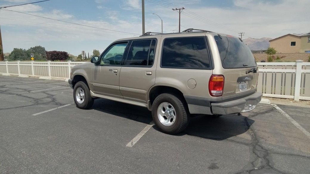 2000 Ford Explorer