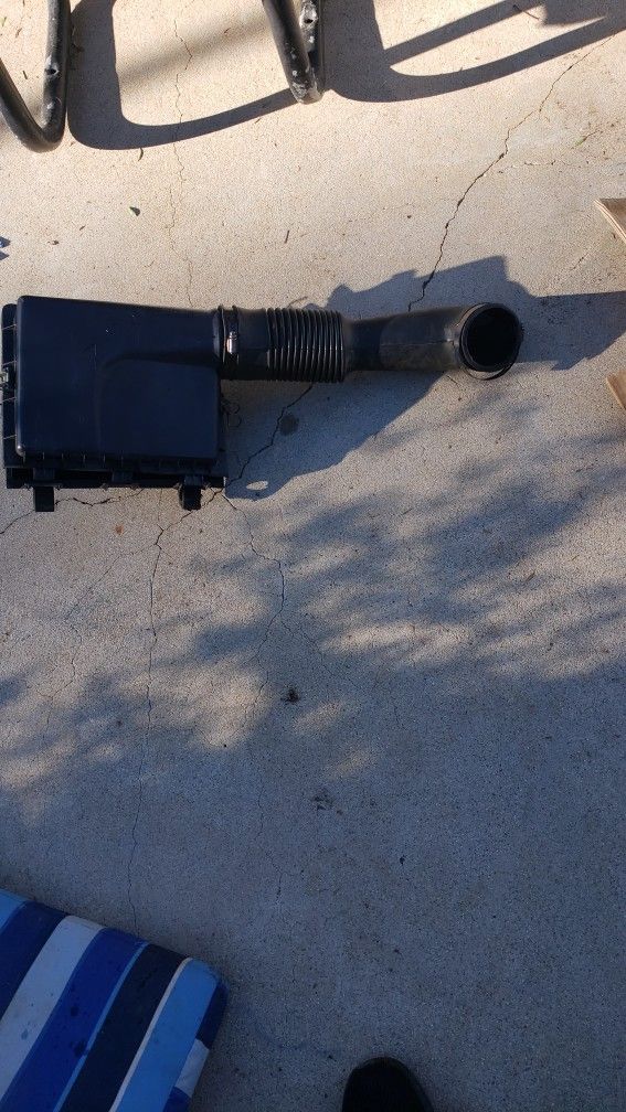 MUSTANG  FOX BODY (1986 Thru 1993)  302  5.0   HO  V8  COMEPLETE  AIR  CLEANER.