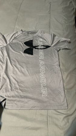 Under Armour Shirt Size YT L