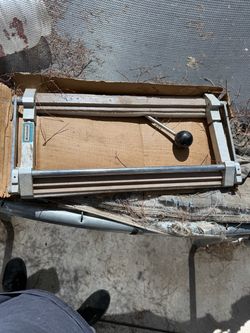 Carpet stretcher