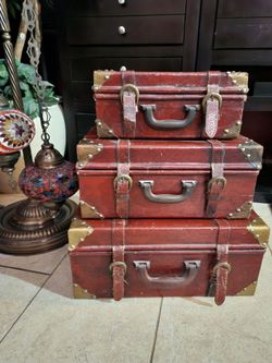 Vintage Decorative Trunk Set