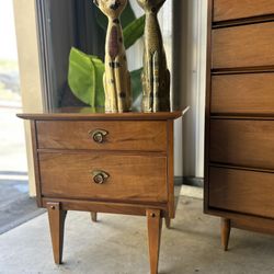 😍ONLY ONE - Mid Century Nightstand 
