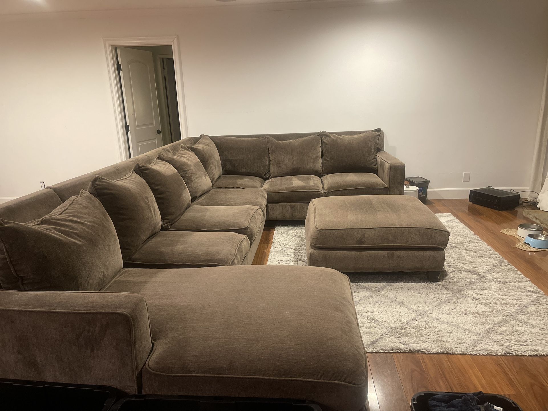 Sectional couch with ottoman