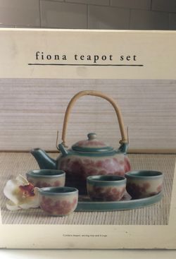 Pier 1 imports teapot set New in Box