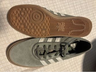 5 pairs of men’s shoes