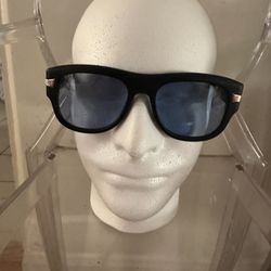 Designer sunglasses - Black - Never worn With case - Gucci 54mm X 19mm - Blue lenses Super Clean