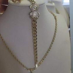 Heart jewelry set made with high-quality gold plated material. Beautiful shine, elegant design, and long-lasting color. Perfect for everyday wear or a