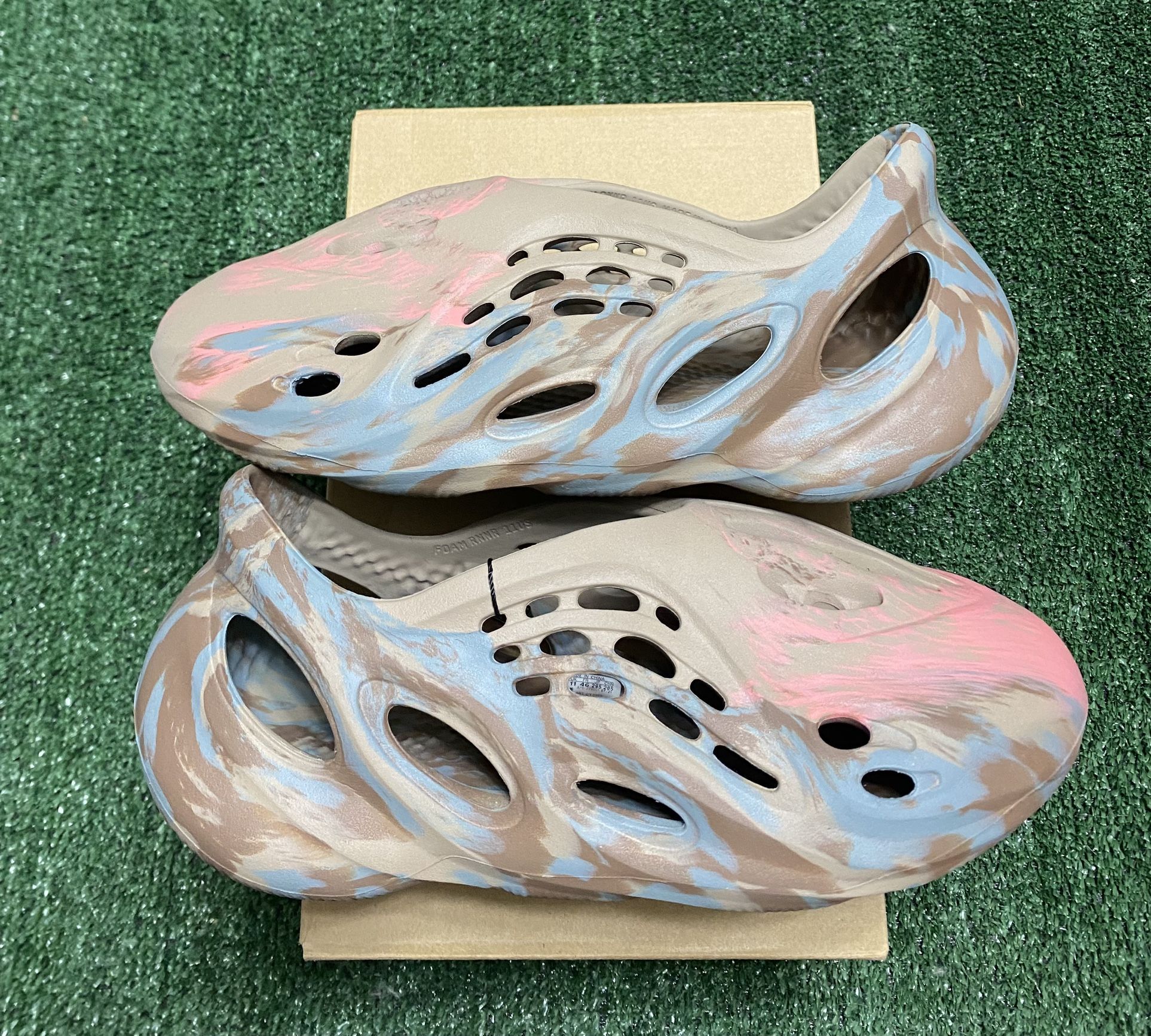 Adidas Yeezy MX Sand Grey size 11 VNDS