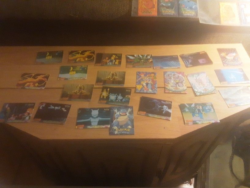 23 Foil And Halo Pokémon Cards