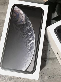 BLACK IPHONE XR 64 GB FACTORY UNLOCKED SEALED