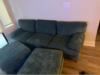 4 seat sectional with 2 ottomans