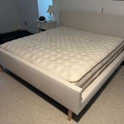 Saatva Classic Mattress, King 14.5 inches " Luxury Firm,  Like New, Perfect Cond