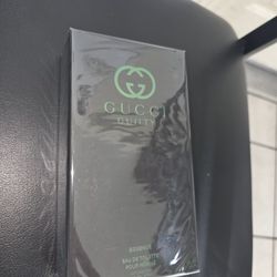 Gucci
Guilty Essence Eau de Toilette 6.7oz