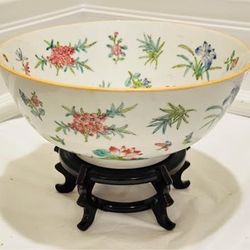 Antique Marked Qing Dynasty Qianlong Chinese porcelain Bowl Polychrome Flower Grasshopper Butterfly