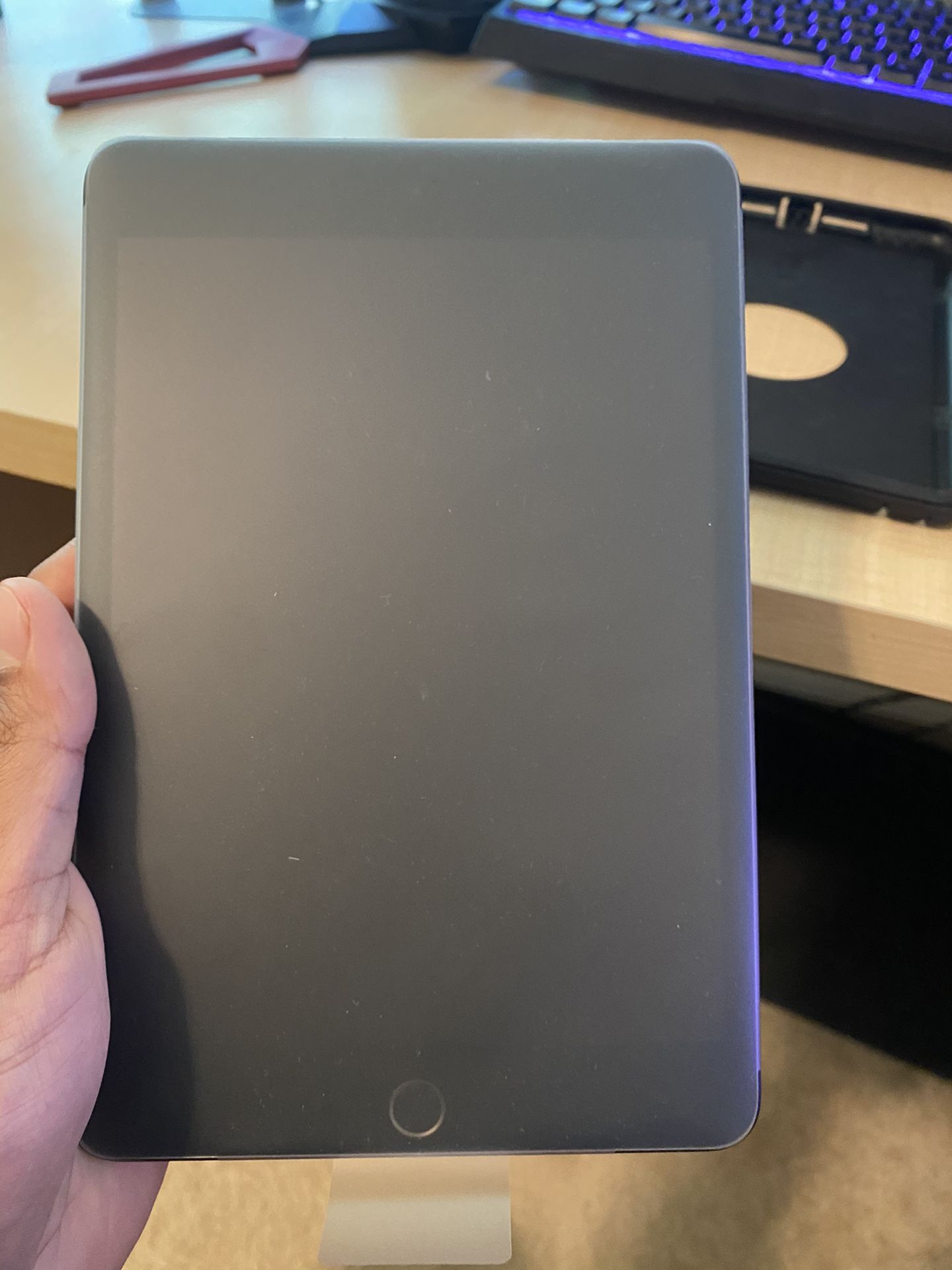 iPad Mini 5 w/cellular (64gb)