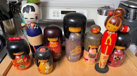 vintage Kokeshi doll collection. 8 pieces