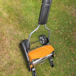 Fiskars Reel Lawn Mower