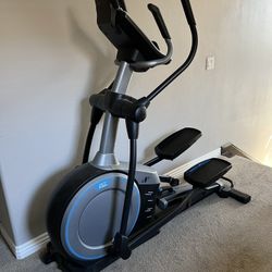 NordicTrack E7.0z elliptical Gym Like New 