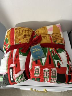 New Universal Park Harry Potter Super Soft Blanket Value 60