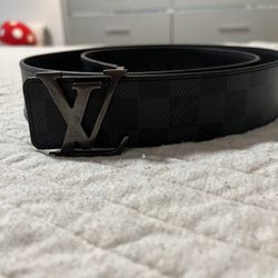 Loui Vuitton Belt