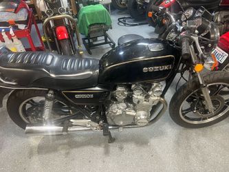 Suzuki GS650G Shaft drive Black and Gold with Title