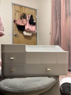 Desk organizer