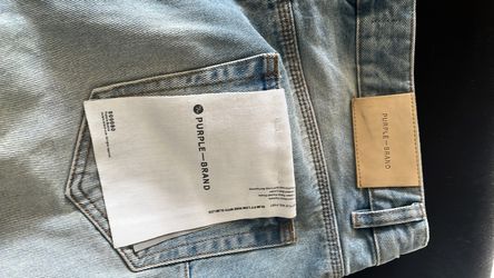 purple jeans size 33 a little bit of dirt stains a little above the hem and little rips aswell and 1 stain on the purple tag in the front i’m pretty s