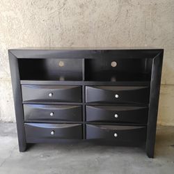 TV DRESSER 