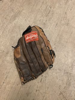 baseball glove. $7 that’s best offer!!