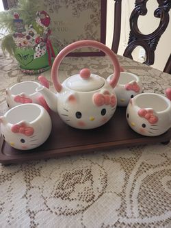 Hello Kitty Tea Set