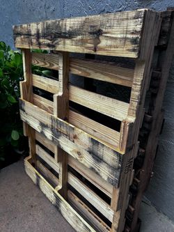 Free wood pallets