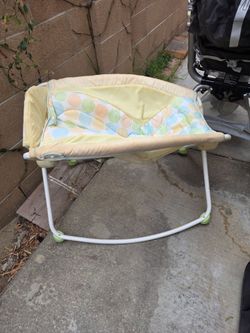 Fisher price folding rocking bassinet