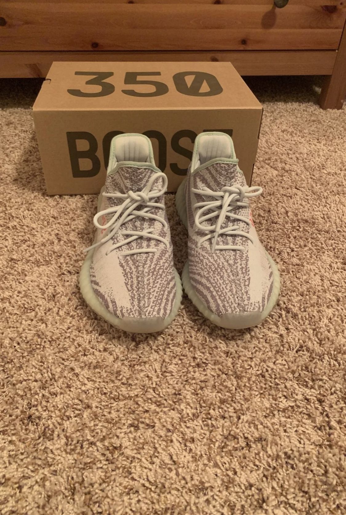 Yeezy Boost 350 v2 Blue Tint Size 10.5