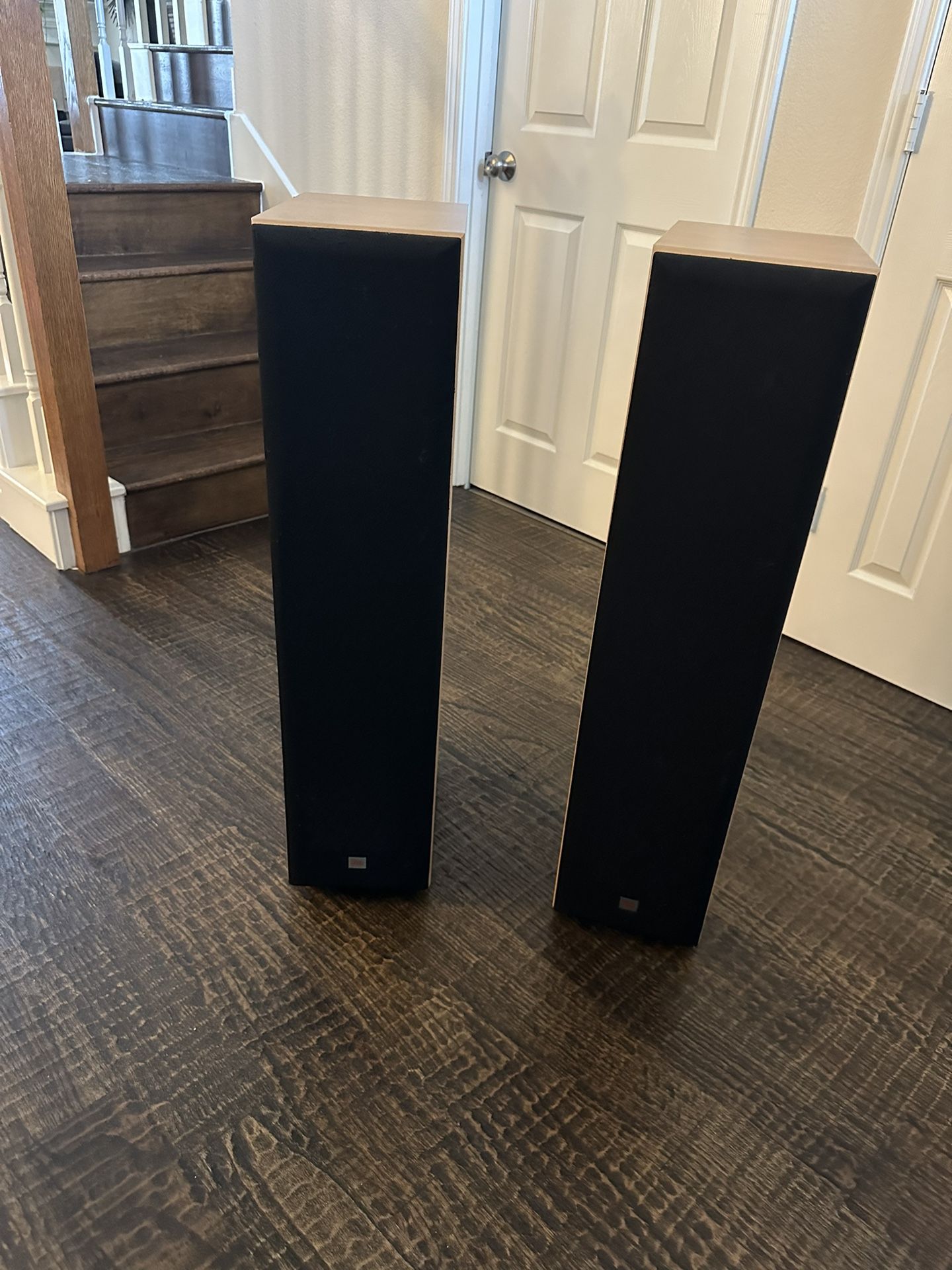 JBL E80 Speakers Pair Floor Standing. Premium Audio Experience for Sale