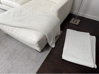 3 twin size white blankets used as couch throws 10$ each