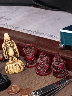 Little figurines