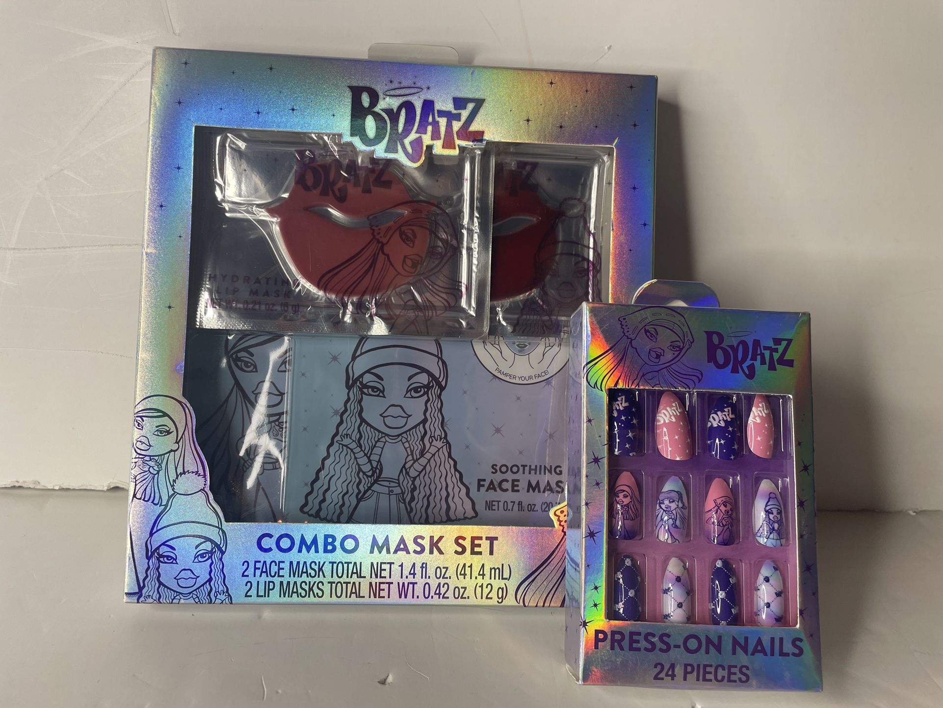 Bratz mask sat with press on nails