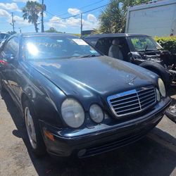 MERCEDES BENZ 2002 - FOR PARTS / SOLAMENTE POR PARTES 