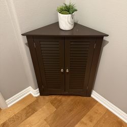 Corner Bathroom Table / Shelf – $10