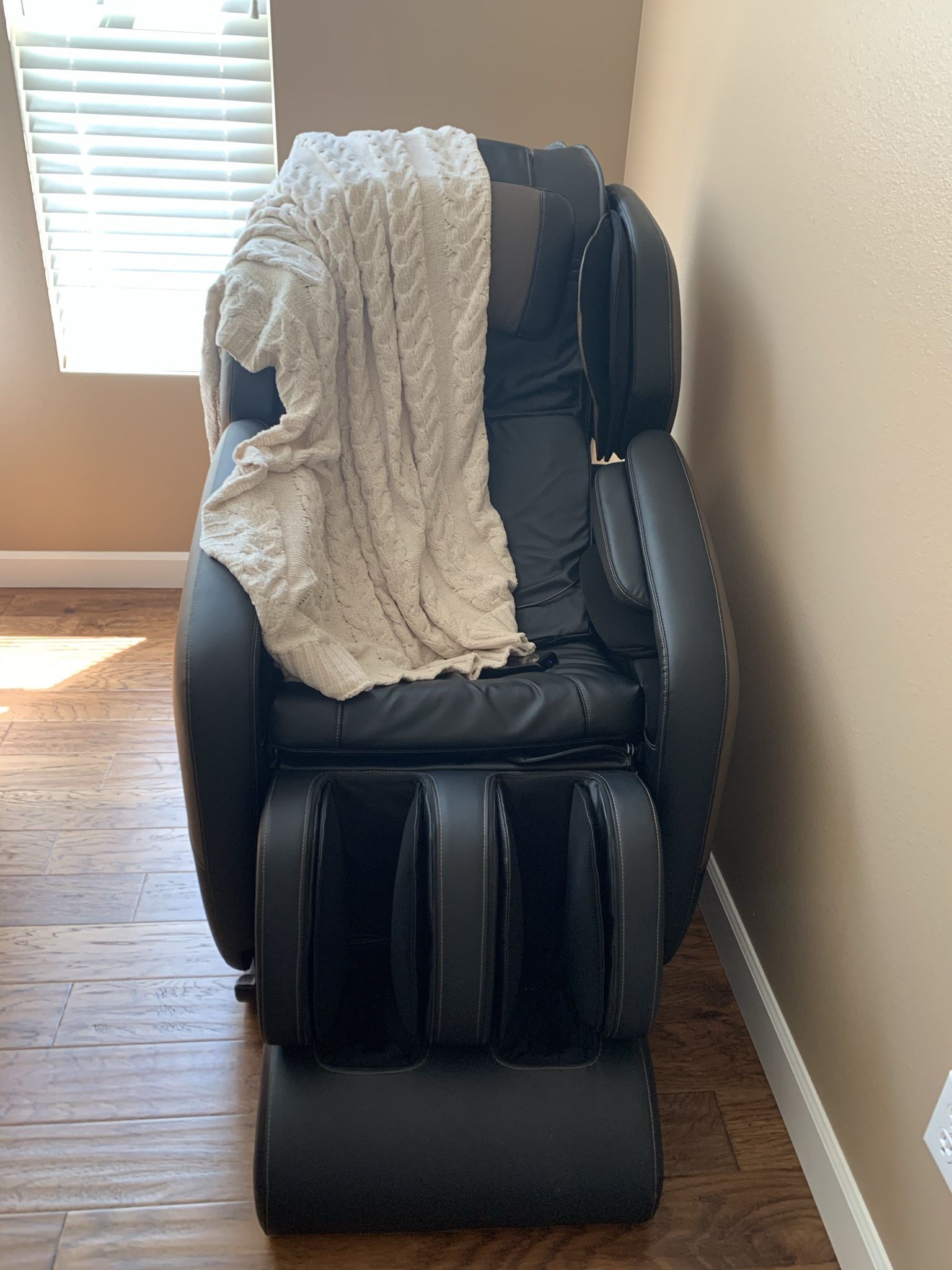Brookstone Zero Gravity Massage Chair