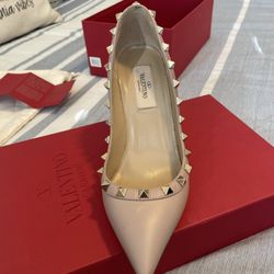 Valentino Garavani ………….. Women Pumps Size 6