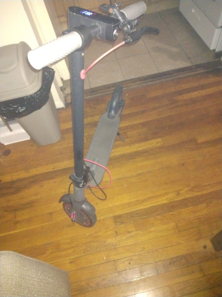 Electric Scooter Works Perfect Looking To Sell Niw