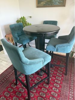Table and 4 chairs - bar table