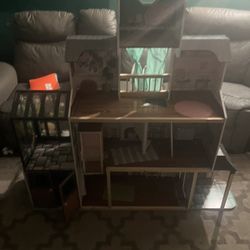 Girls Dolls House 