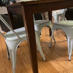 Solid Wood Table With Metal Chairs