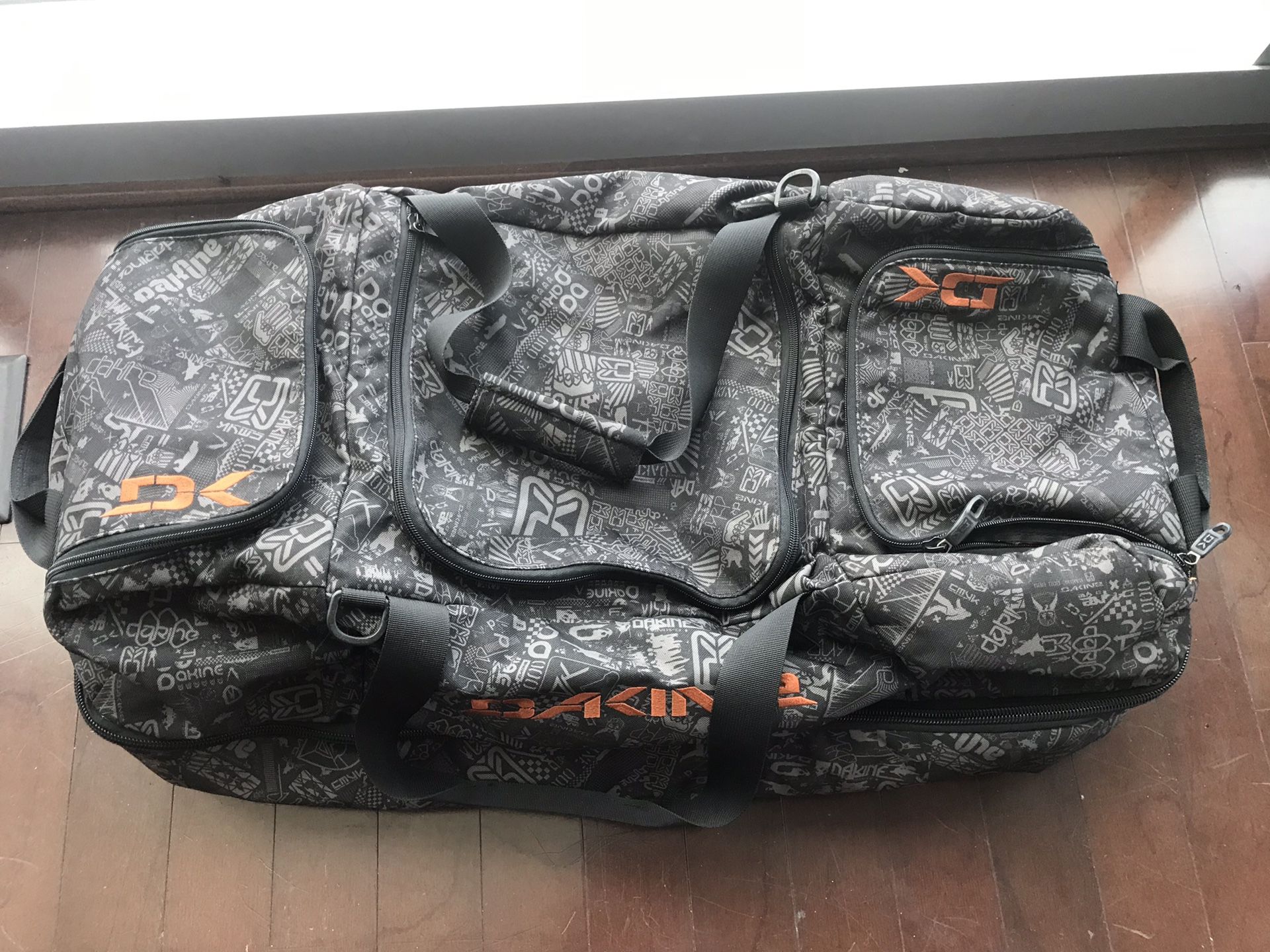 Dakine surf/snowboard bag