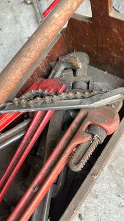 Set of pipe wrenches